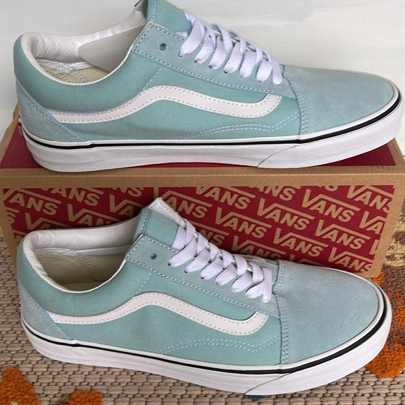 Vans WMNS Old Skool
Color Theory Canal Biue
VN0007NTH70
Sneakers - Picture 3 of 16